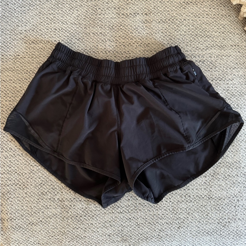Lululemon Hotty Hot Low-Rise Lined Short 2.5” -  Black - Size 6